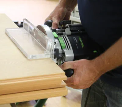 Frästiefe auf das gewünschte Maß einstellen