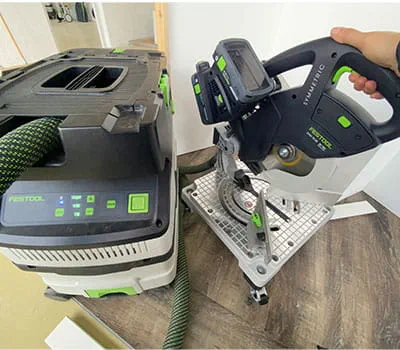 Fußleisten sägen » auf Gehrung sägen mit der Leistensäge