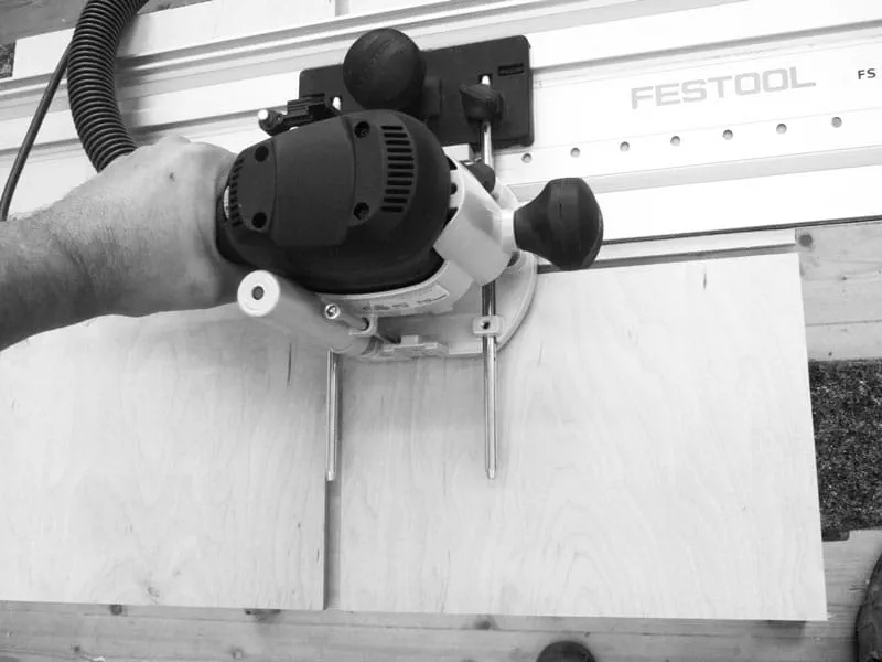 T-Nuten in Multiplexplatte fräsen