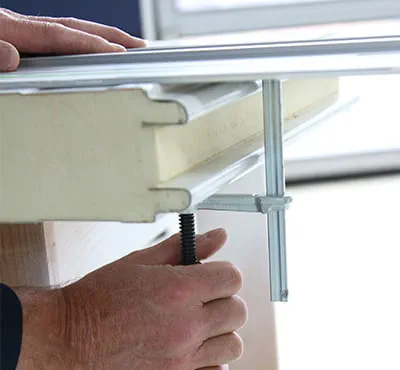 Material mit Zwingen fixieren