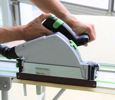 Platte aus GFK schneiden