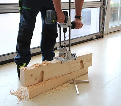 Holme zusätzlich mit Bohrungen versehen