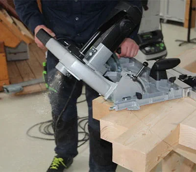 Schifterschnitte an den Sparren herstellen