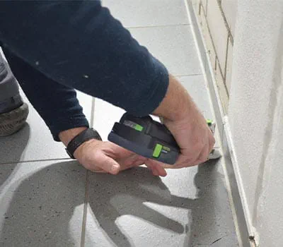 Entfernen der Silikonfugen