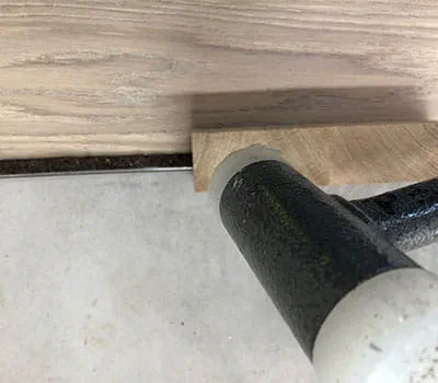 Mit Hammer nachklopfen