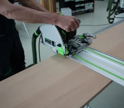 Plattenstreifen ablängen