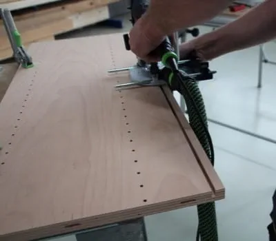 Nut für Rückwand einfräsen