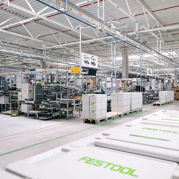 Blick in die Halle des hochmodernen Festool Montagewerkes in Weilheim