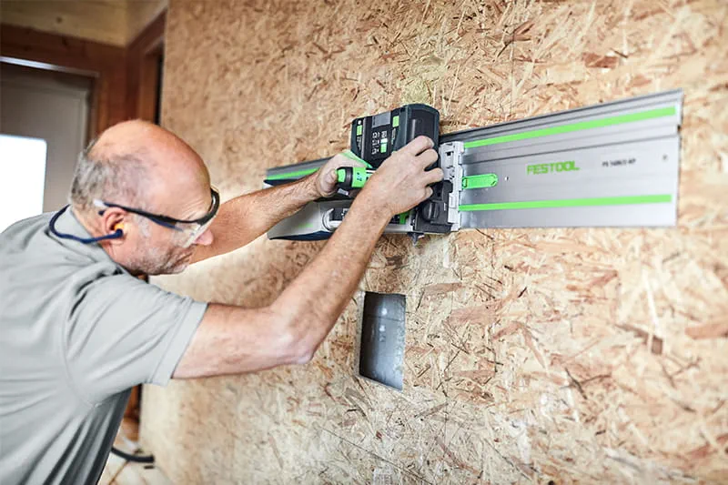 Die neue Führungsschiene FS 2.0 im Einsatz an der Wand