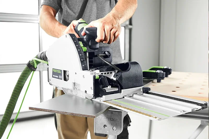 Die neue Vorritzer-Tauchsäge TSV 60 K von Festool im Einsatz