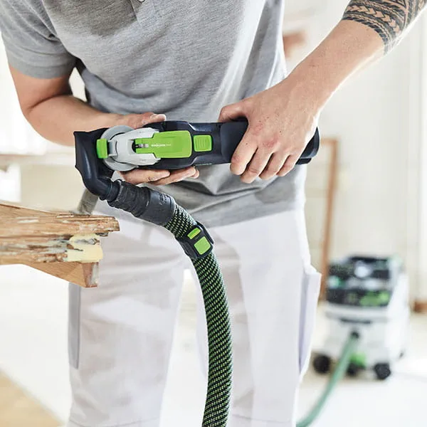 Der Akku-Oszillierer Vecturo OSC18 von Festool im Einsatz