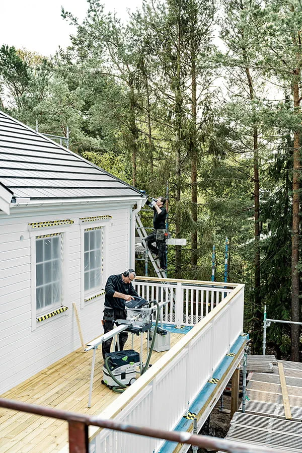 Arbeit an der Fassade mit der KSC 60 vom Gerüst aus