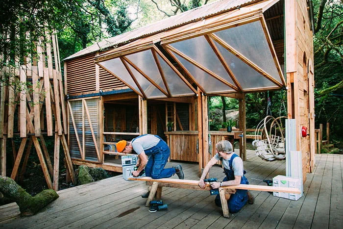 Bearbeitung der Oberfläche mit den Festool Akkuwerkzeugen