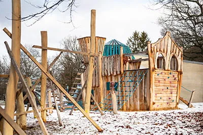 Die Schreiner von Starkholz haben sich auf Spielplatzbau spezialisiert