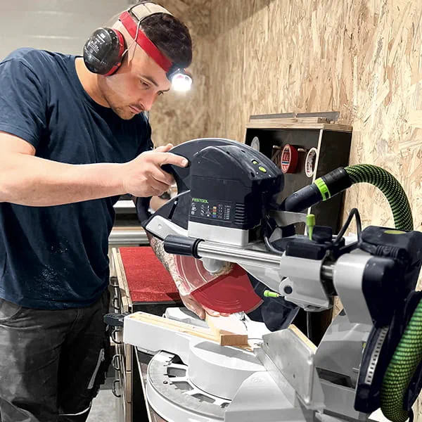 Dorian Groitier arbeitet an seinem Projekt