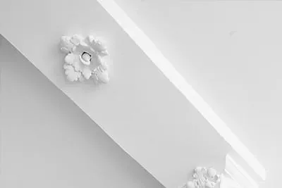 Bei der Renovierung der Stuckornamente und Fensterrahmungen ist besondere Sorgfalt gefragt.